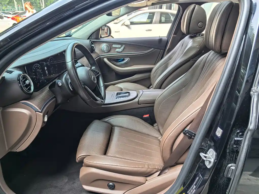 Mercedes-Benz E-Class — миниатюра 7