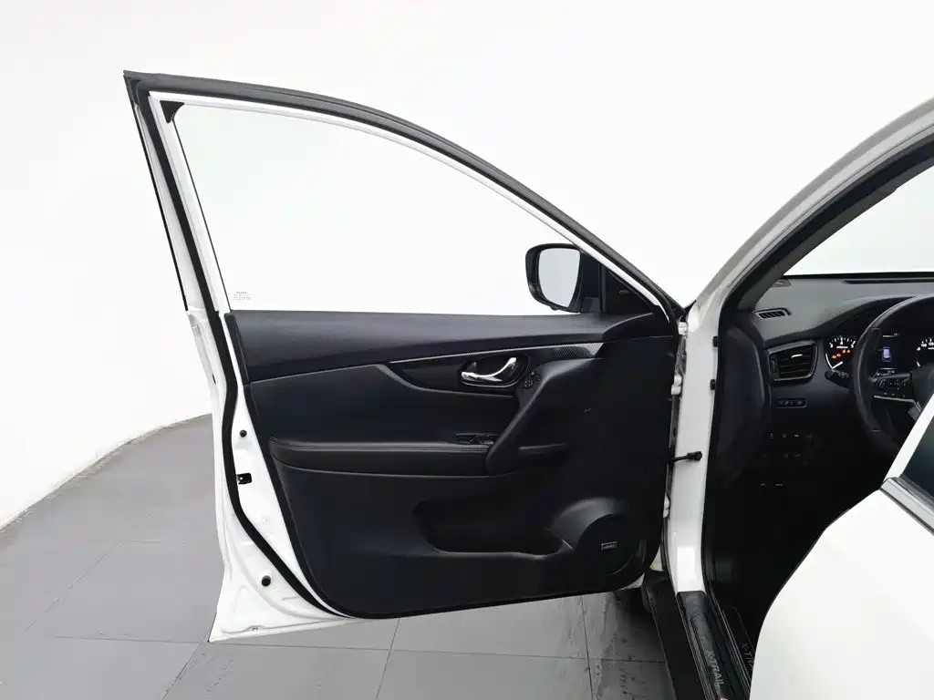 Nissan X-Trail — миниатюра 8