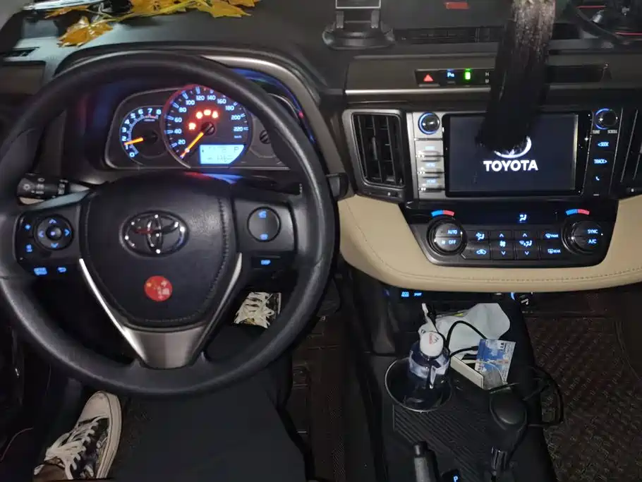 Toyota RAV4 — миниатюра 12