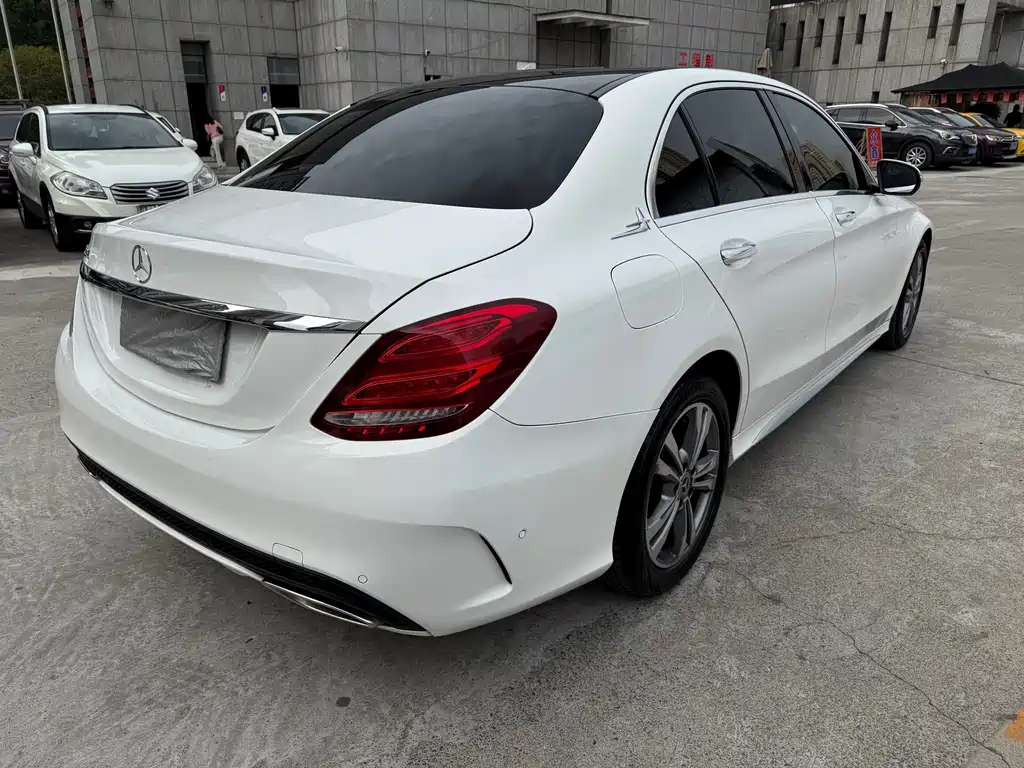 Mercedes-Benz C-Class — миниатюра 7