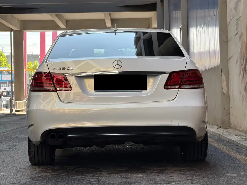 Mercedes-Benz E-Class — миниатюра 5