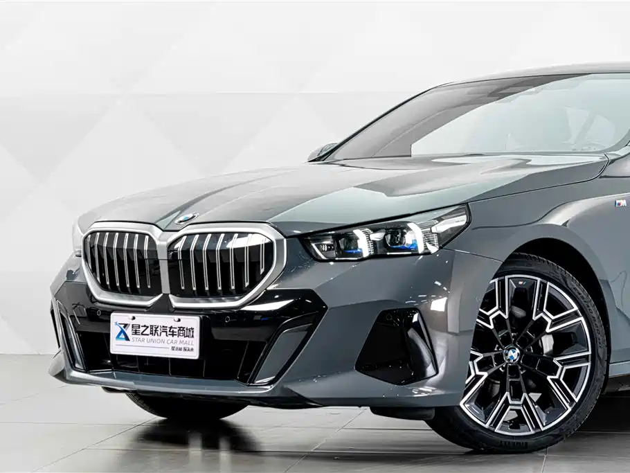 BMW 5 Series — миниатюра 3