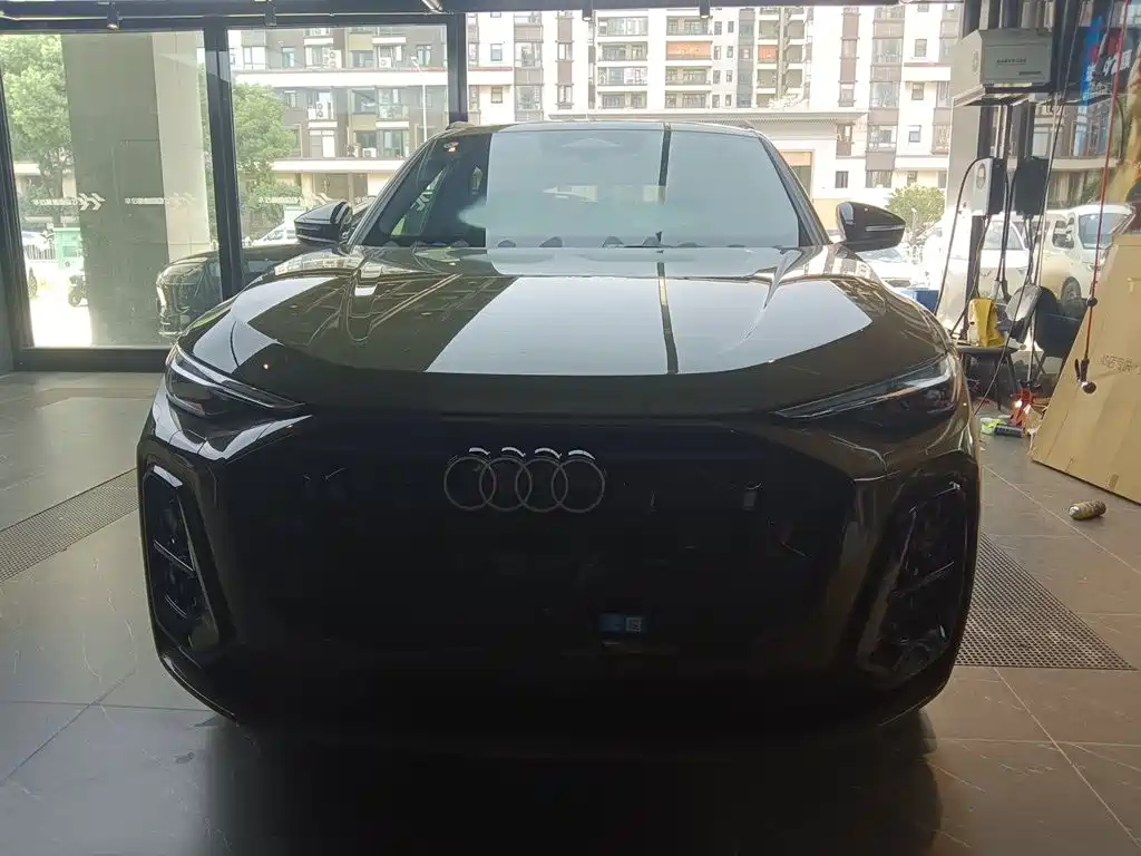 Audi Q5L — миниатюра 2