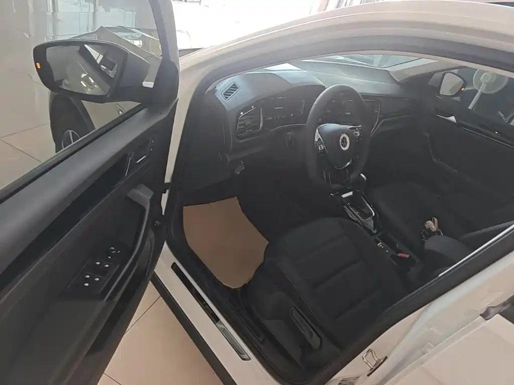 Volkswagen T-Roc — миниатюра 16