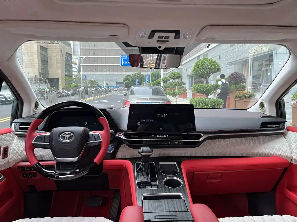 Toyota Sienna — миниатюра 10