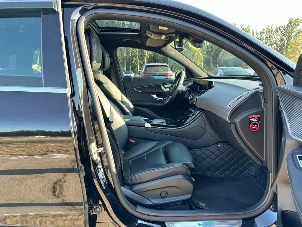 Mercedes-Benz EQC — миниатюра 14