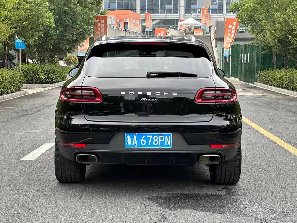 Porsche Macan — миниатюра 5