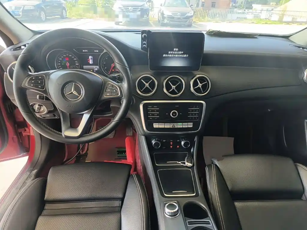 Mercedes-Benz GLA — миниатюра 10