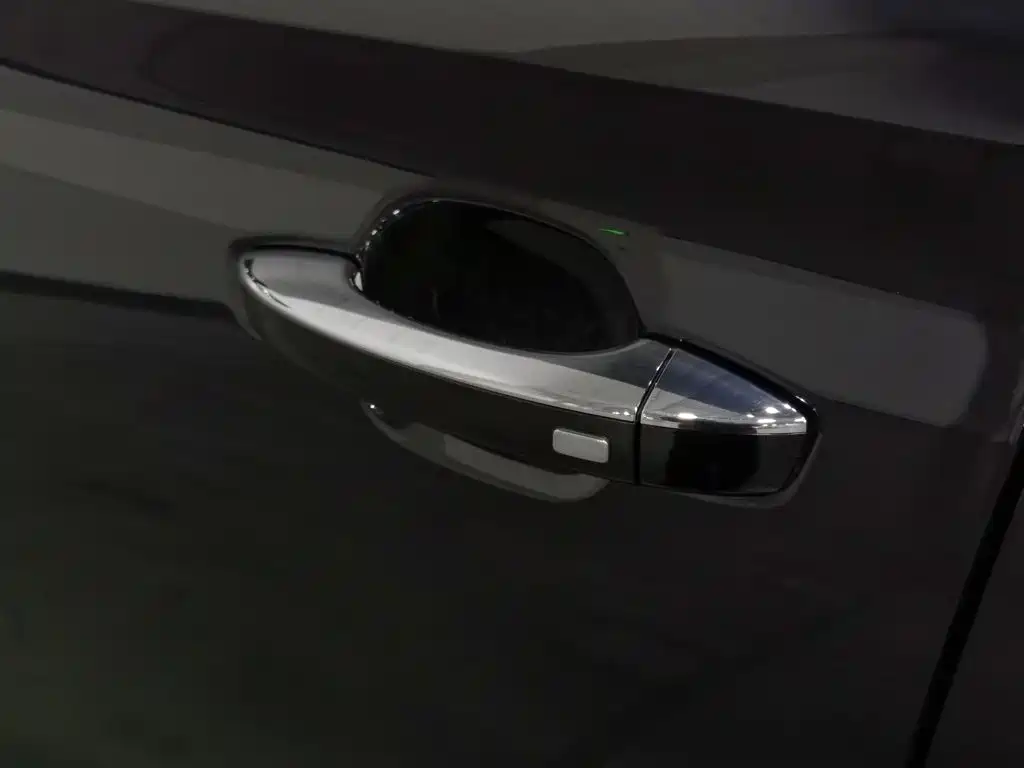Roewe RX8 — миниатюра 18