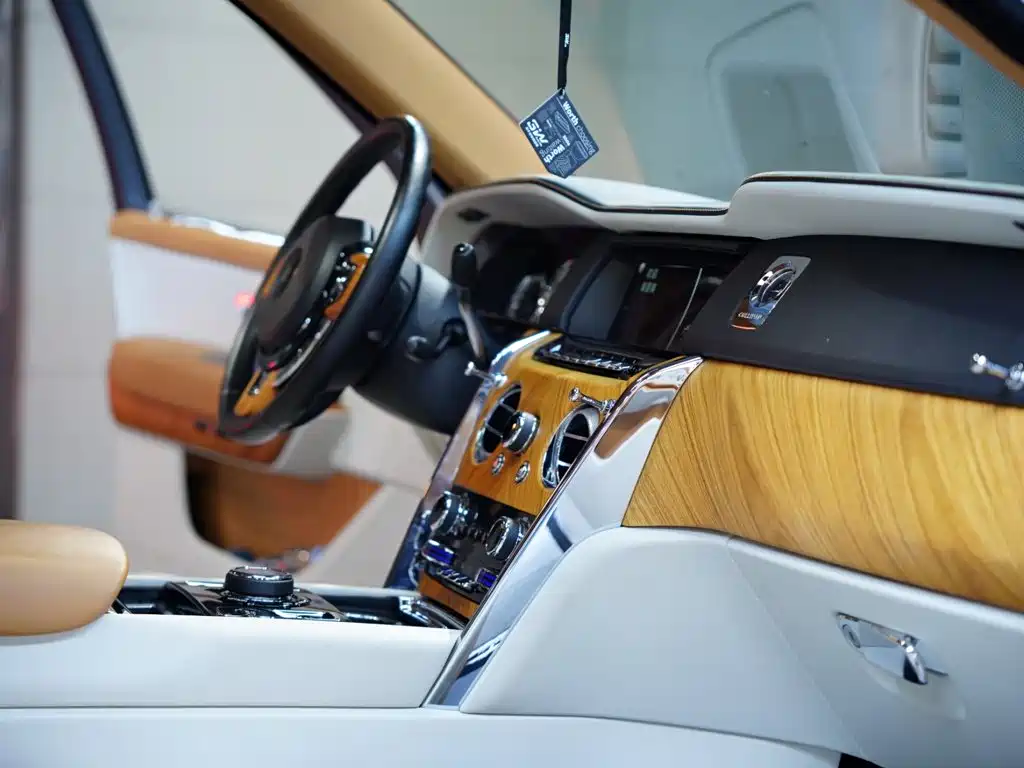 Rolls-Royce Cullinan — миниатюра 34
