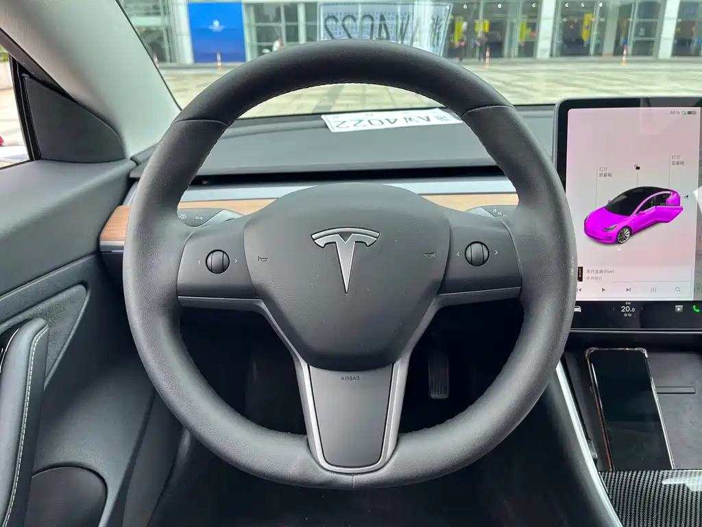Tesla Model 3 — миниатюра 13
