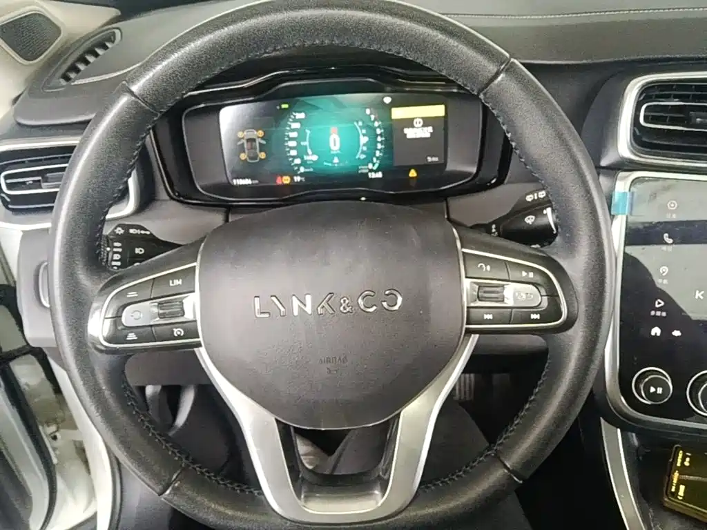 Lynk & Co 01 — миниатюра 11