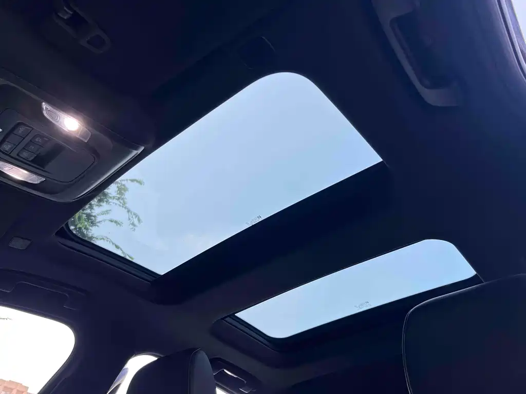 Cadillac CT5 — миниатюра 8