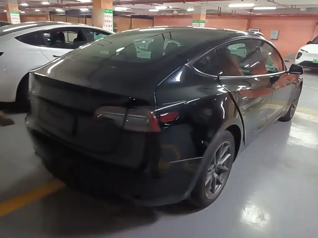 Tesla Model 3 — миниатюра 7