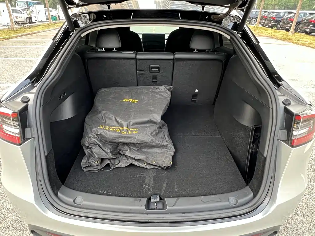 Tesla Model Y — миниатюра 13