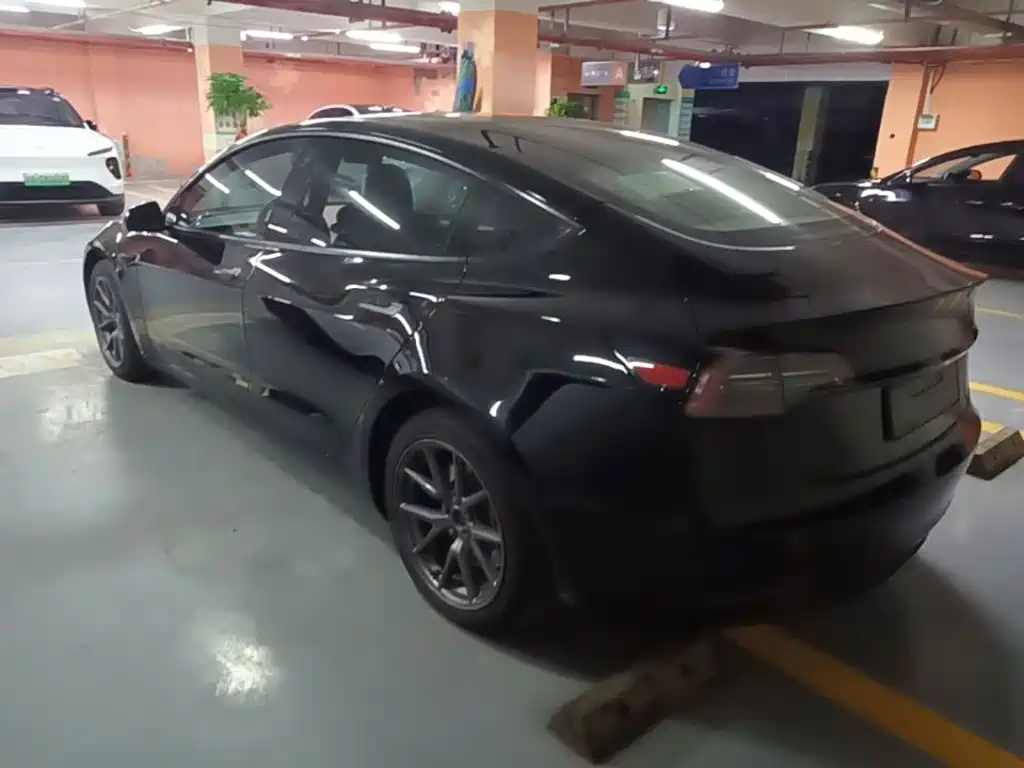 Tesla Model 3 — миниатюра 5