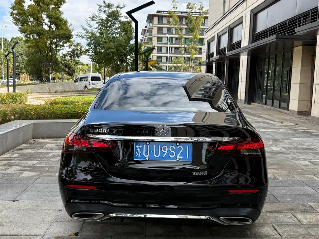 Mercedes-Benz E-Class — миниатюра 6