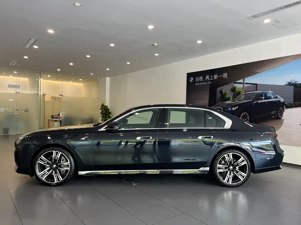 BMW  7 SERIES