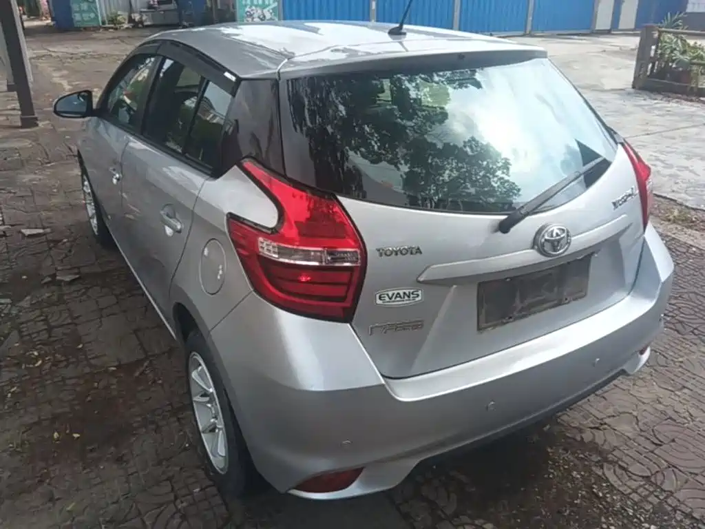 Toyota Yaris L — миниатюра 5