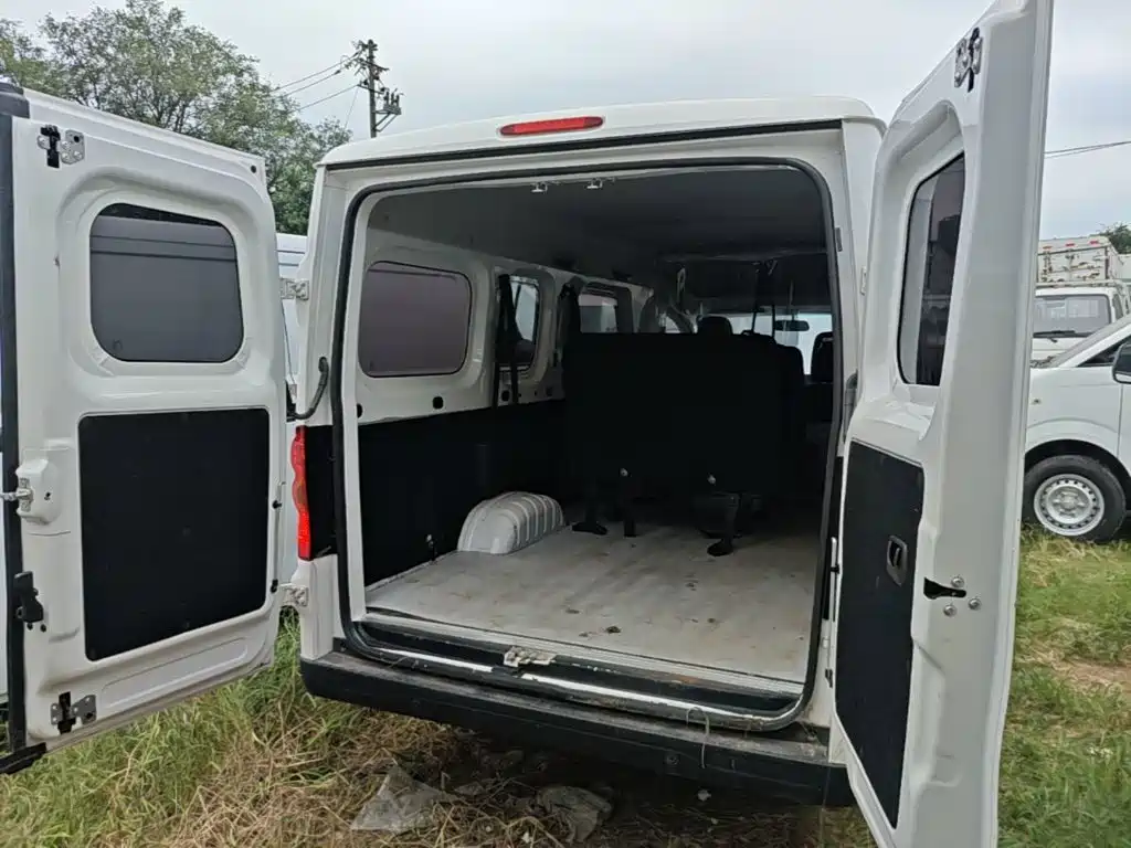 予风汽车 予风黄金仓 — миниатюра 19