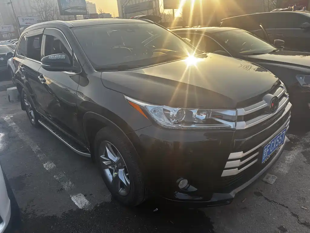 TOYOTA HIGHLANDER