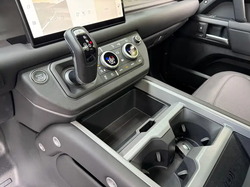 Land Rover Defender — миниатюра 7