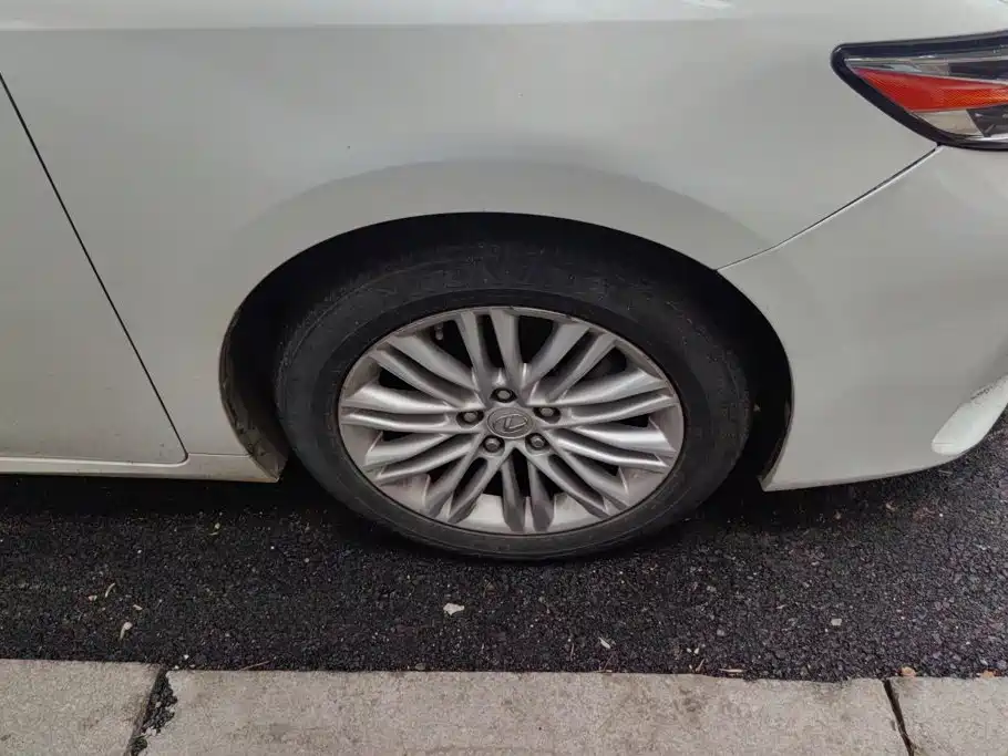 Lexus ES — миниатюра 6