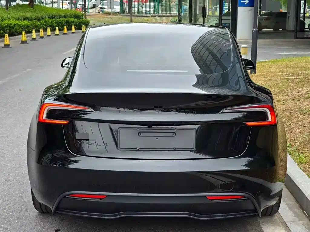 Tesla Model 3 — миниатюра 6