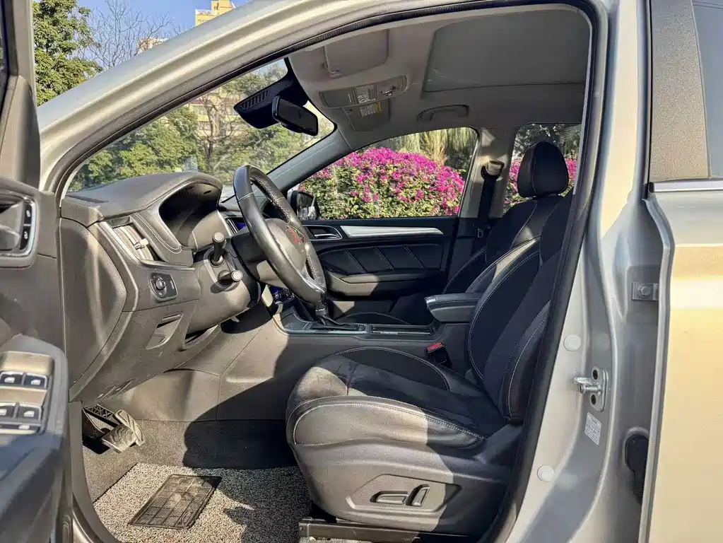 ROEWE RX5 NEW ENERGY