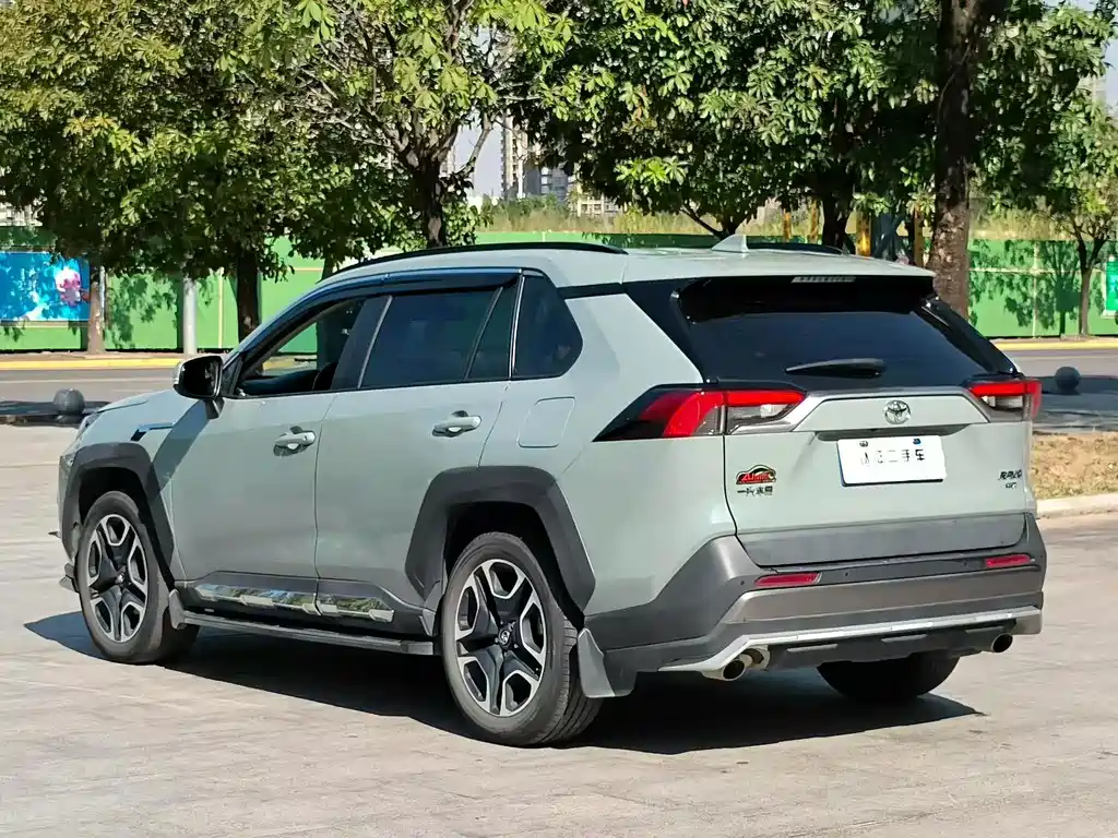 Toyota RAV4 — миниатюра 8