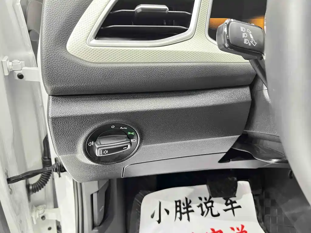 VOLKSWAGEN T ROC EXPLORING SONGS