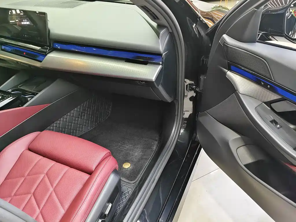 BMW 5 Series (Import) — миниатюра 7