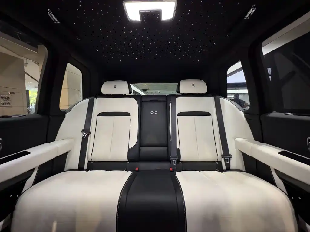 Rolls-Royce Cullinan — миниатюра 20