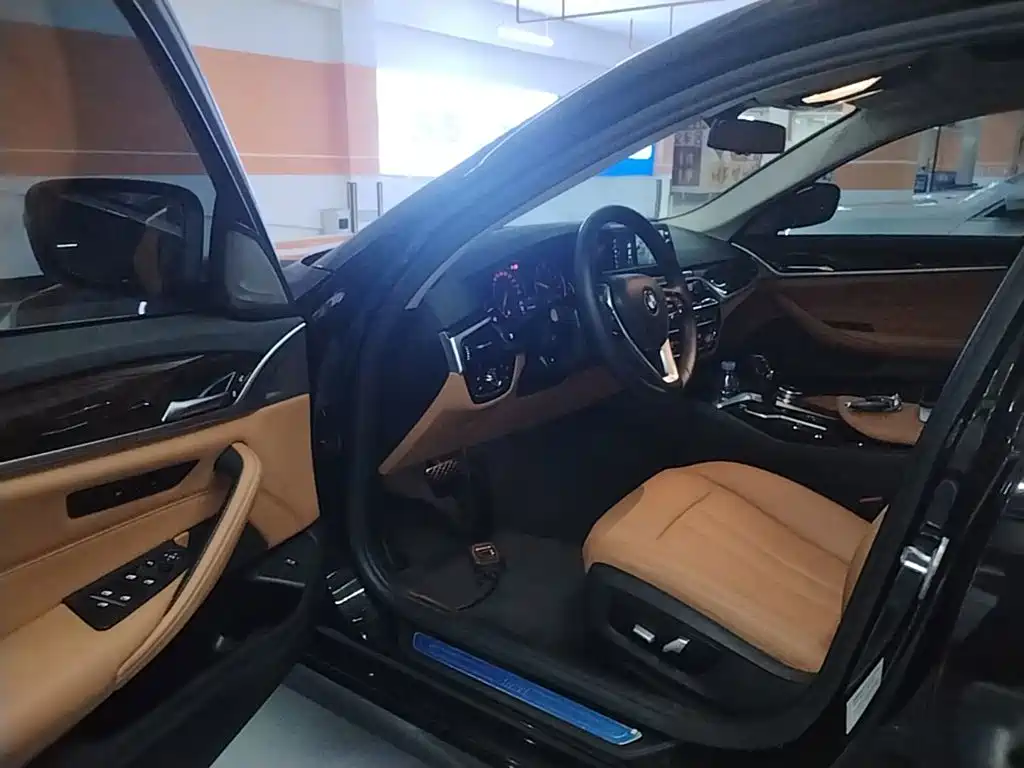 BMW 5 Series — миниатюра 16