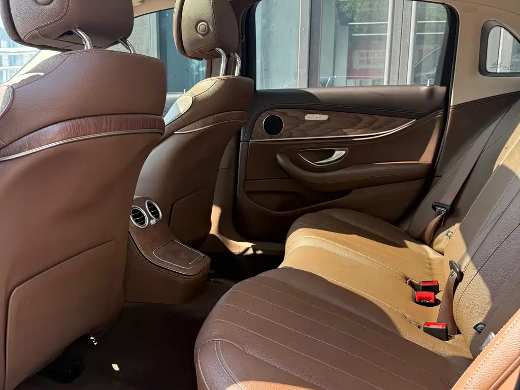 Mercedes-Benz E-Class — миниатюра 5