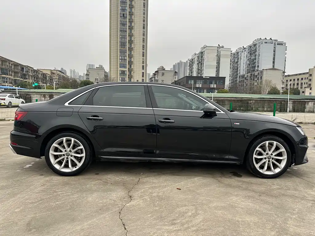 AUDI A4L