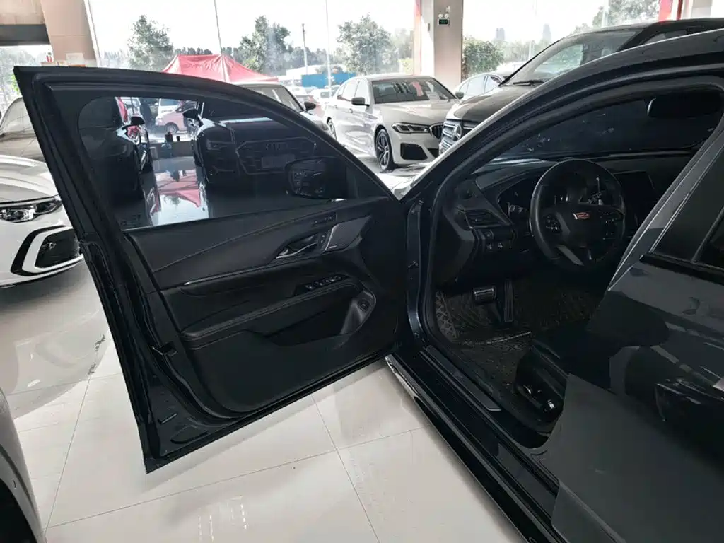 Cadillac CT4 — миниатюра 6