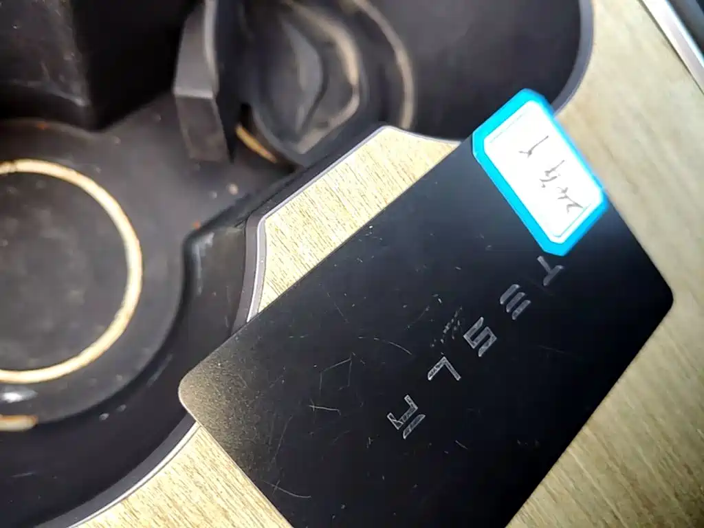 Tesla Model Y — миниатюра 9