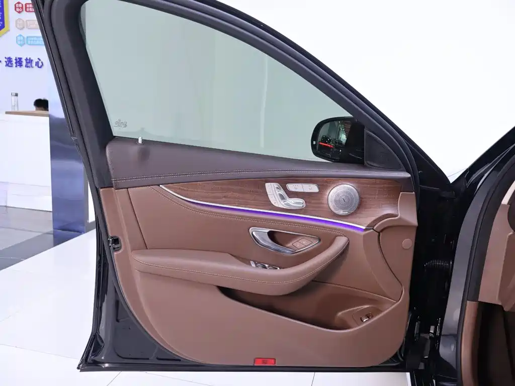 Mercedes-Benz E-Class — миниатюра 18
