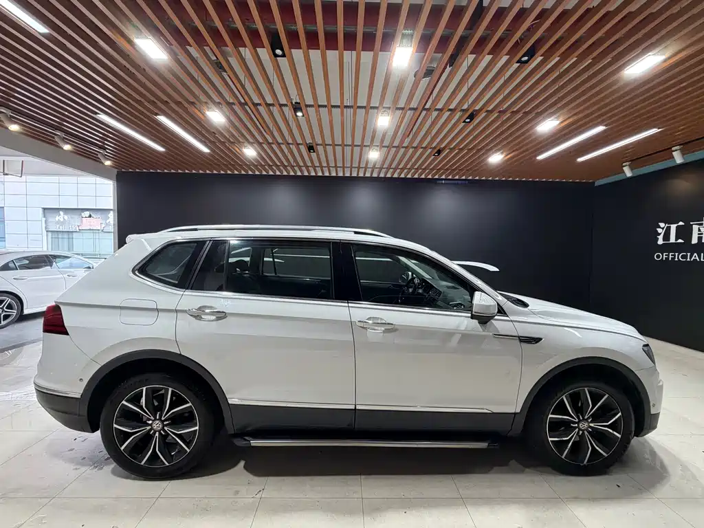 Volkswagen Tiguan L — миниатюра 5
