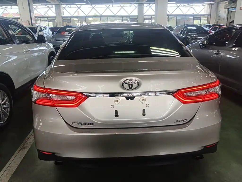Toyota Camry — миниатюра 6