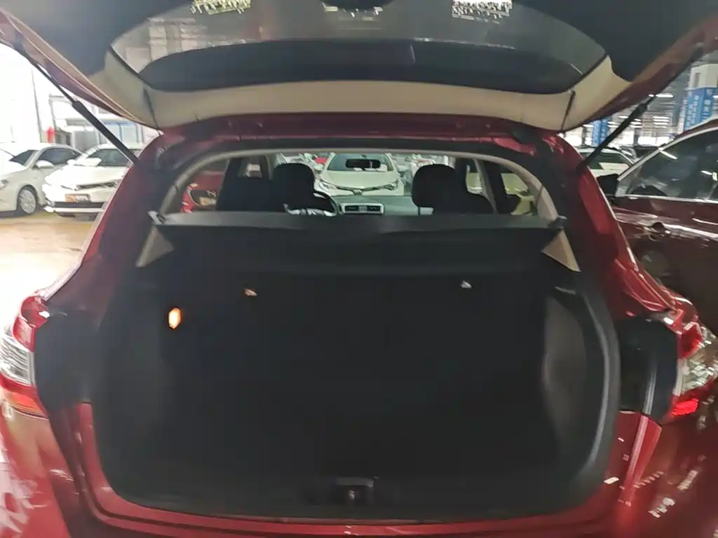 Nissan Tiida — миниатюра 19