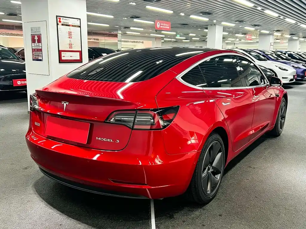 Tesla Model 3 — миниатюра 7