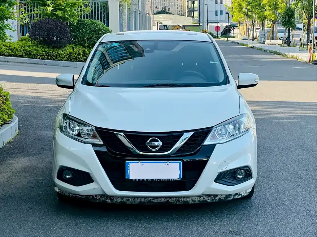Nissan Tiida — миниатюра 2