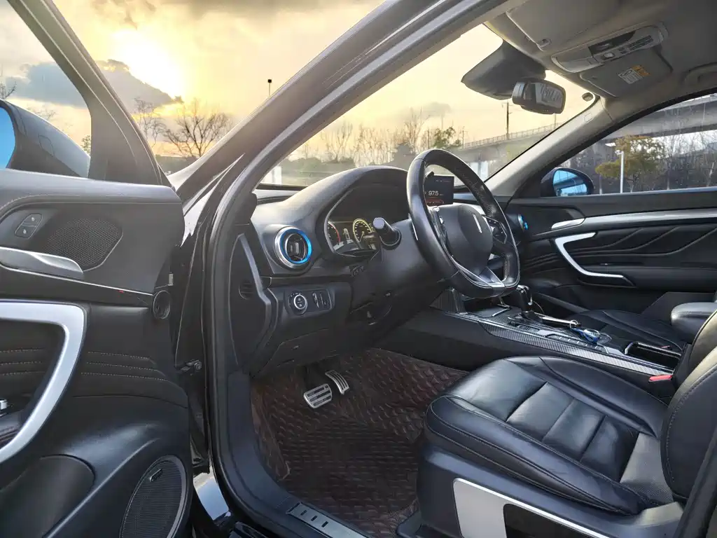 WEI PAI WEI BRAND VV7