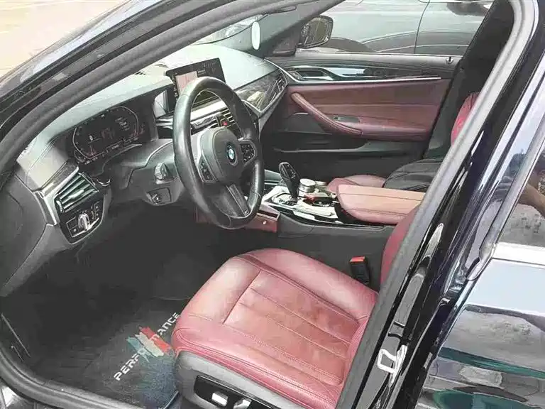 BMW 5 Series — миниатюра 4
