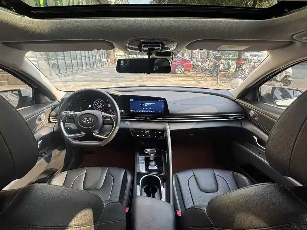 Hyundai Elantra — миниатюра 13