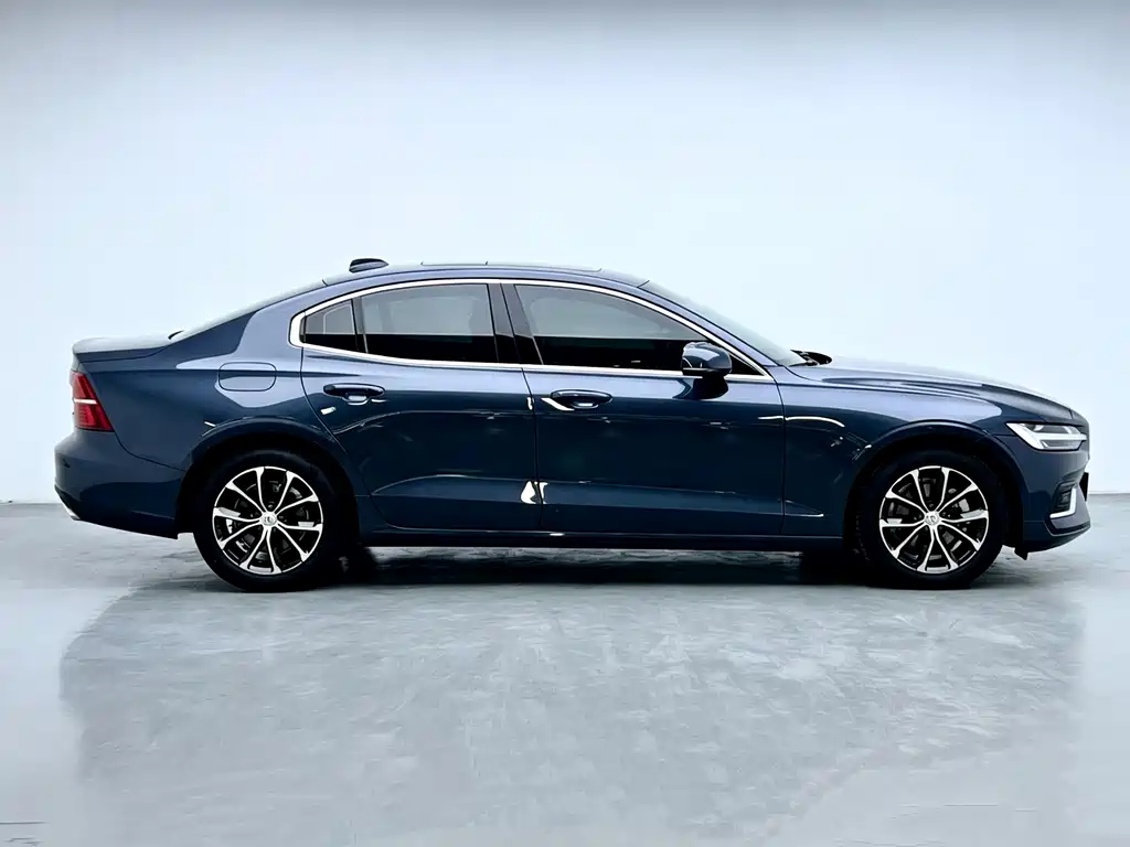 Volvo S60 2022 — фото 21
