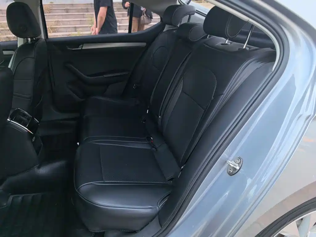 Skoda Superb — миниатюра 13