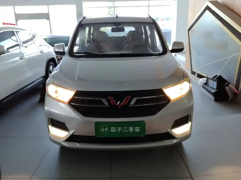 Wuling Hongguang — миниатюра 3